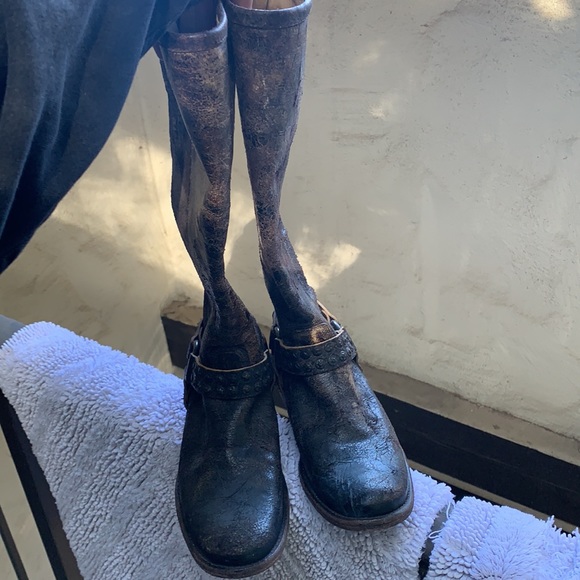 Brown distressed leather Frye boot - Picture 2 of 5